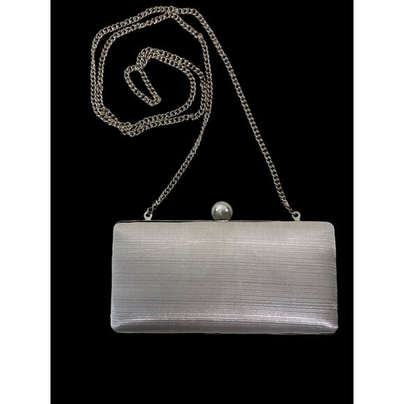 Vintage La Regale Metallic Silver Clutch Purse With Chain Strap & Snap Closure - Picture 1 of 5